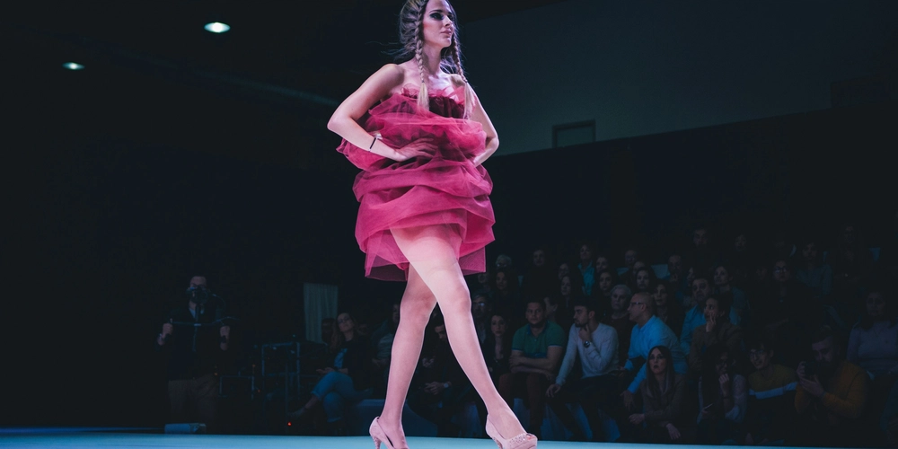 The Runway Walk: Techniques for High-Fashion and Commercial Modeling