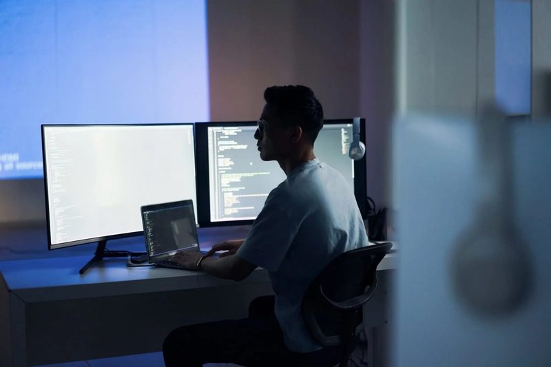 Staying Strong at the Keyboard: Preventing Physical Strain for Software Developers